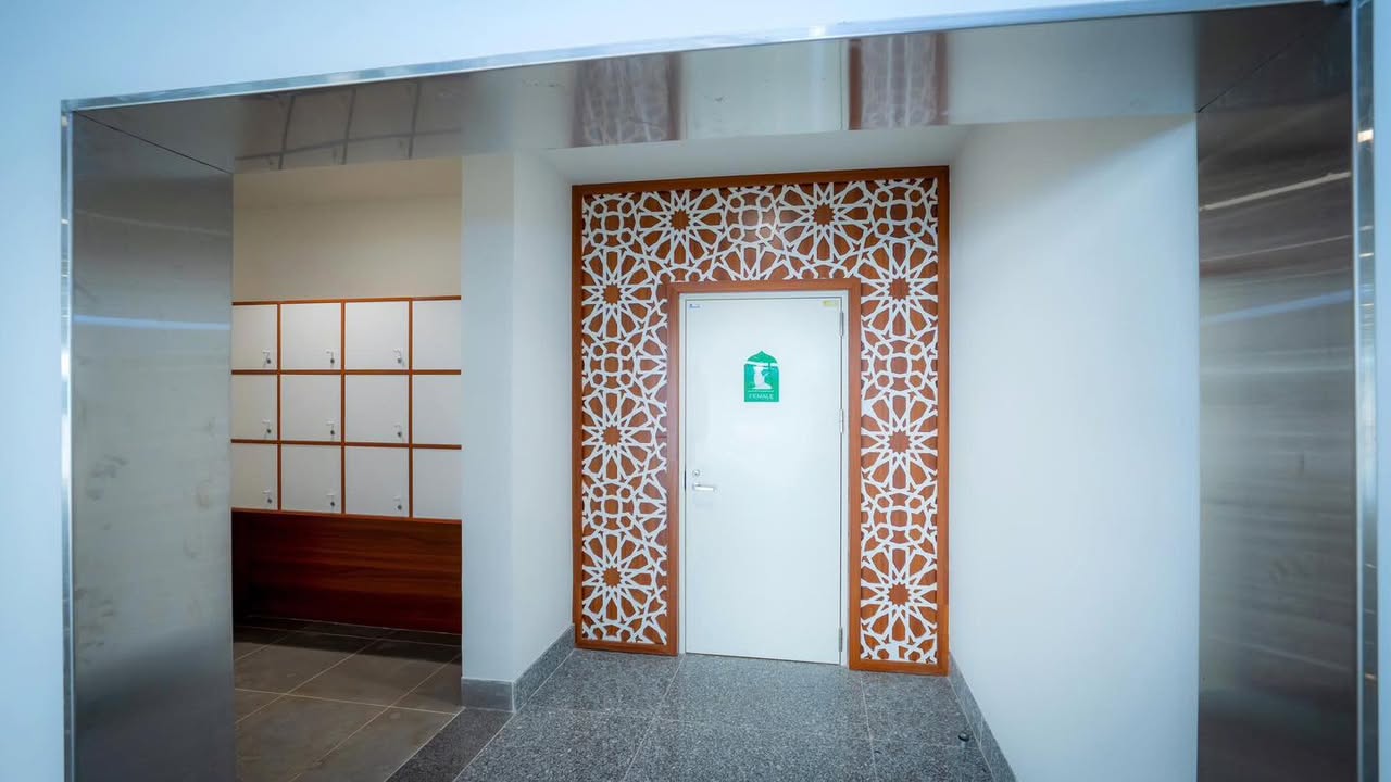 غرفة الصلاة في المبنى الدولي T2 – مطار نُوي باي الدولي main